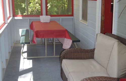 Lochmere Cottage | Nouveau chalet familial Hamsphire situé sur le lac Winnisquam