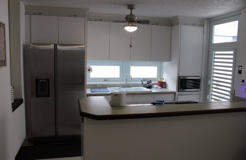 Distrito Central de Bayamon Maison | Family-Friendly Oasis in Gated Community, Fast Wi-Fi, Pickleball, Free Parking!