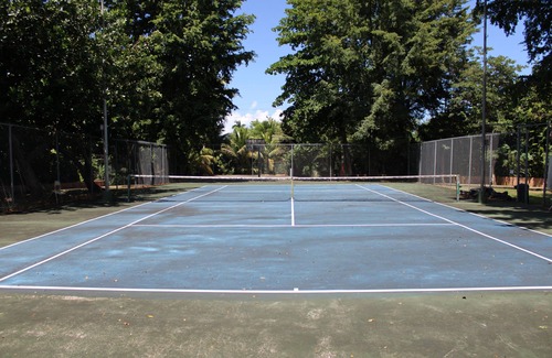 Distrito Central de Bayamon Maison | Family-Friendly Oasis in Gated Community, Fast Wi-Fi, Pickleball, Free Parking!