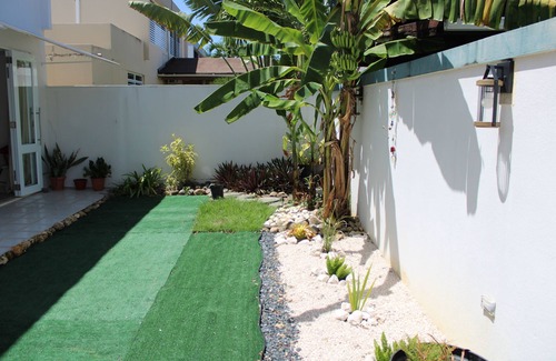 Distrito Central de Bayamon Maison | Family-Friendly Oasis in Gated Community, Fast Wi-Fi, Pickleball, Free Parking!