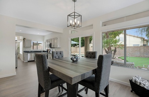 Gilbert Maison | Family Friendly, Putting Green and Heated Pool. Centrally located!