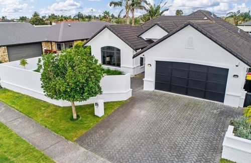 Papamoa Beach Maison | Family Friendly Retreat