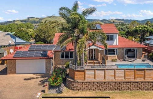 Papamoa Beach Maison | Family Friendly Retreat: Heated Pool, Spa, 5min walk to beach