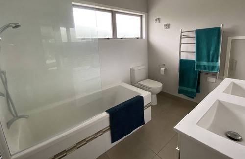 Lynmore Maison | Family friendly retreat close to forest and lakes.