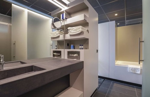 Oss Hôtel | Family-Friendly Room for Adventure Escape: Close to Autotron and De Maashorst