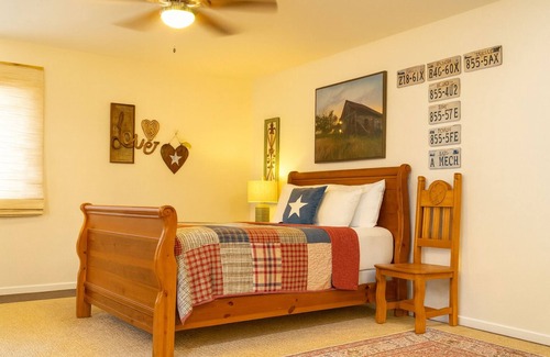 Nocona Autre | Colorful,CozyTX Cabin on Peaceful Farm