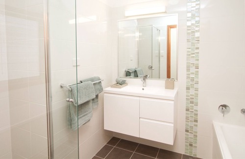 Shortland Maison | Family Friendly Townhouse 5 with large yard