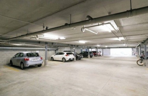 Wellington Appartement | Family friendly two bedroom apartment with secure free carparking. Pool &Gym too