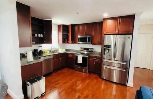 Fairmount Heights Maison | Family friendly-4Bedroom house, free 2 car driveway/street parking DC &VA acess.