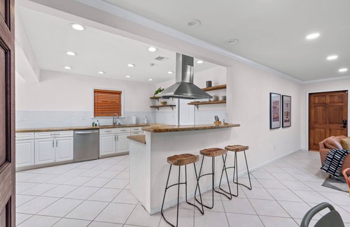 South Corals Maison | Heated Pool. Waterfall. Game Room. Central Location. Family Friendly. Sleeps 10