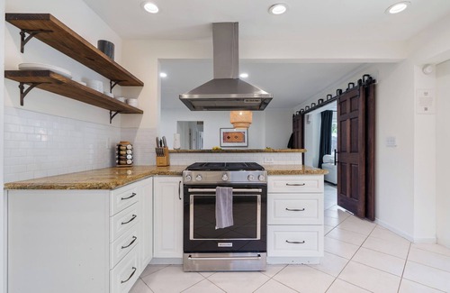 South Corals Maison | Heated Pool. Waterfall. Game Room. Central Location. Family Friendly. Sleeps 10