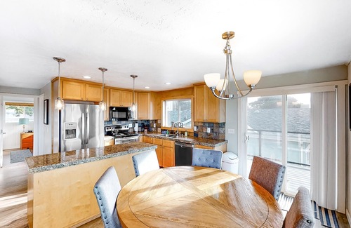 Gleneden Beach Maison | Maison familiale w / vue sur l'océan et bain à remous privé - marcher jusqu'à la plage!