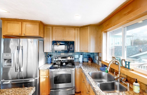 Gleneden Beach Maison | Maison familiale w / vue sur l'océan et bain à remous privé - marcher jusqu'à la plage!
