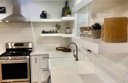 Mount Pleasant Maison | Family-friendly , charming 4-bedroom home with AC, WiFi and more !