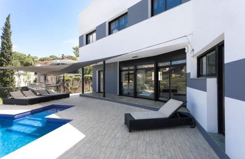 Lloret Town Center Villa | Family-friendly villa in Lloret de Mar with private pool