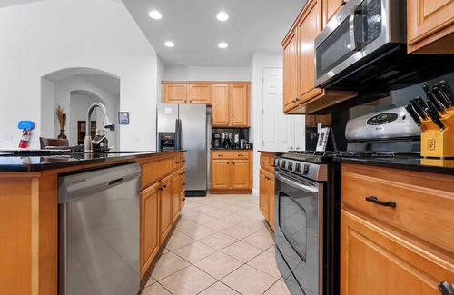 Palm Valley Maison | Family Friendly w/ Badminton | Goodyear Park