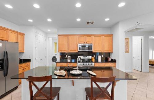 Palm Valley Maison | Family Friendly w Badminton Goodyear Park