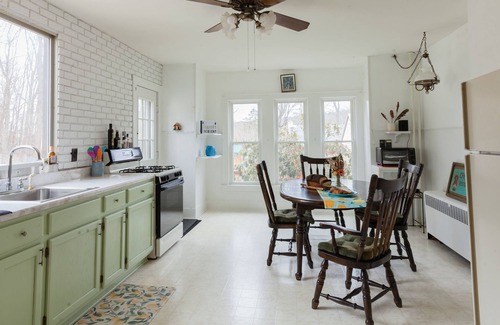 Cornwallville Maison | Family friendly with fireplace and swingset