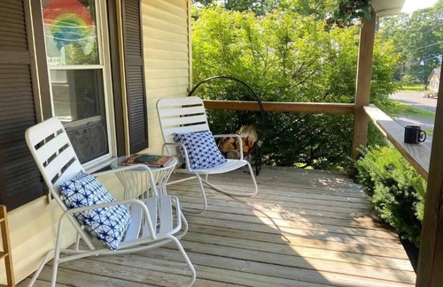 Cornwallville Maison | Family friendly with fireplace and swingset
