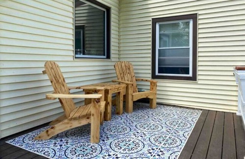 Cornwallville Maison | Family friendly with fireplace and swingset
