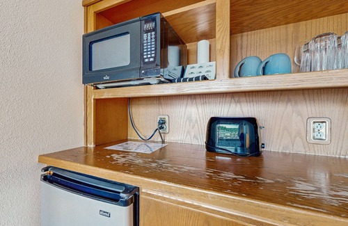 Historic Bayfront Maison | Family-Friendly Waterfront Studio w/ High-Speed WiFi, Marina View, & Kitchenette