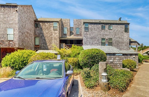 Historic Bayfront Maison | Family-Friendly Waterfront Studio w/ High-Speed WiFi, Marina View, & Kitchenette