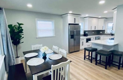 Downers Grove Maison | Family, Friends and Fun Chicago Getaway