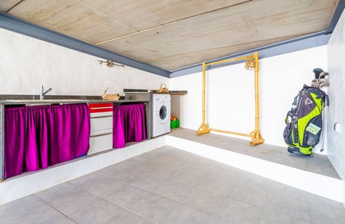 Tabayesco Villa | Villa de luxe de taille famille/amis, à 1 km de la plage, piscine privée, vue sur la mer, salle de s