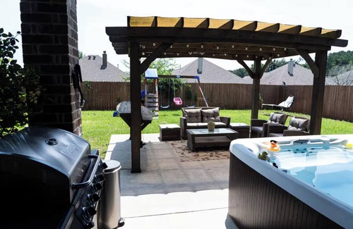 Tyler Maison | Family Fun 3BR Getaway with Hot Tub and Play Yard