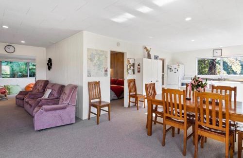 Lake Tarawera Maison | Family Fun at The Lake - Lake Tarawera Home
