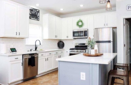 San Antonio Maison | Family Fun House w/ Theater, playhouse, & more! 0.1 miles to NSSA!