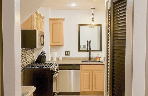 Newtonville Maison | Family Fun! Pool, Fire Pit, Huge Yard Near SUNY Albany & Attractions
