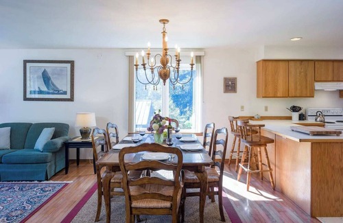 Doe Bay Maison | Cheerful, Garden Home Close to Trails, Lakes, Beaches, Resorts