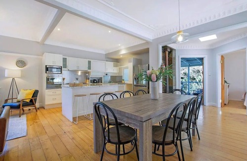Morningside Maison | Family Gem - 4Bed/2Bath/3Car - Beautiful Renovated 1920's Queenslander
