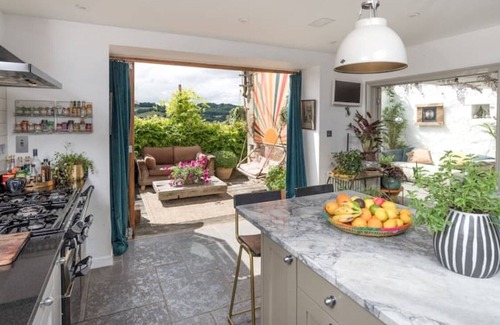 Newton St Loe Autre | Family Gem in Bath, sleeps 18, stunning view
