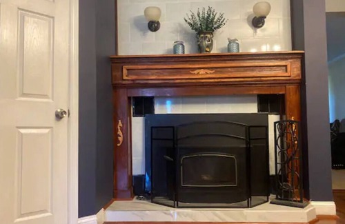 Egg Harbor Township Maison | Family getaway? Business retreat? Event planning? This is the location for you.