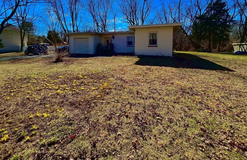 Egg Harbor Township Maison | Family getaway? Business retreat? Event planning? This is the location for you.