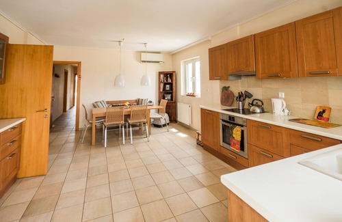 Voula Appartement | Escapade familiale, spacieuse et luxueuse, vue mer, terrasse, à côté de la plage de Voula
