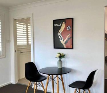 Shellharbour Maison | Family Getaway With LARGE Parent Retreat!