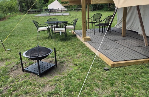 Douglas County Location De VR | Family Glamping Tent in Relaxing Campground in West Omaha
