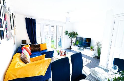 Bordesley Appartement | Family, Group & Contractor Stay - Sleeps Upto 9 Guests with Free Parking