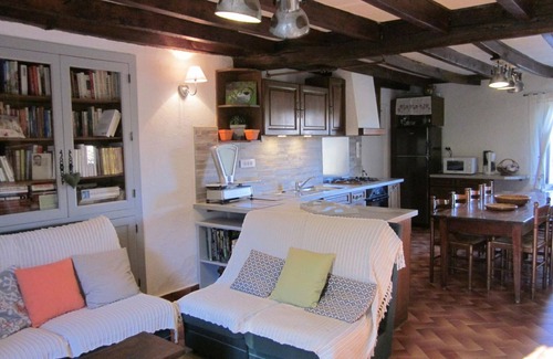 Ferrieres-sur-Sichon Cottage | Maison familiale avec jardin clos, cheminée, animaux acceptés et internet à Ferrières-sur-Sichon