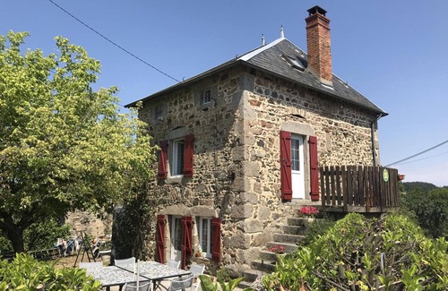 Ferrieres-sur-Sichon Cottage | Maison familiale avec jardin clos, cheminée, animaux acceptés et internet à Ferrières-sur-Sichon
