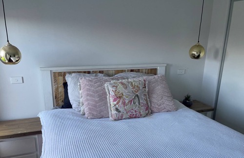 Pyes Pa Maison | Family Home, 3 Minutes to Mall, Cinema and Restaurants lake Walks,5mins to Mount