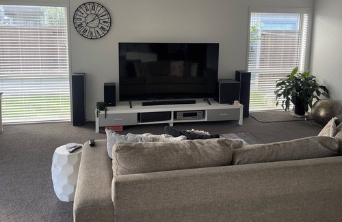 Pyes Pa Maison | Family Home, 3 Minutes to Mall, Cinema and Restaurants lake Walks,5mins to Mount