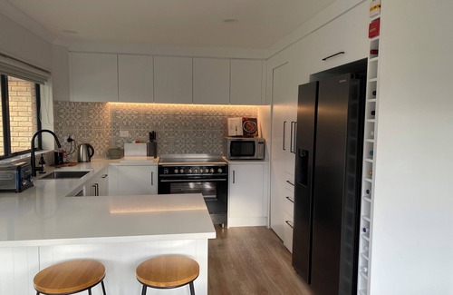 Papamoa Beach Maison | Family home 400m from beach
