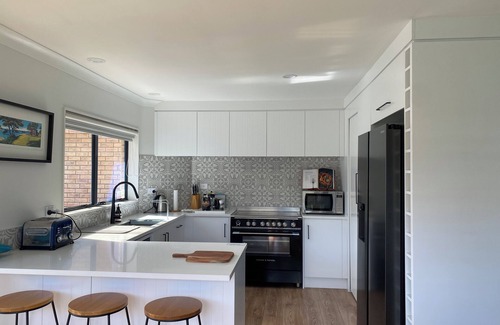 Papamoa Beach Maison | Family home 400m from beach