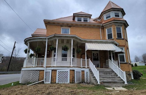 Garrett Maison | Family Home,6BR,sleeps14, nearby 2 biketrails.