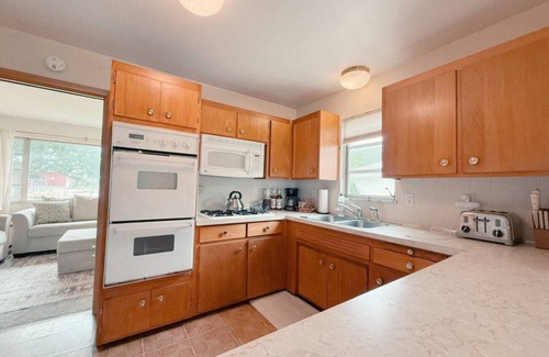Willowick Maison | Family Home Across from Park & Pool Access