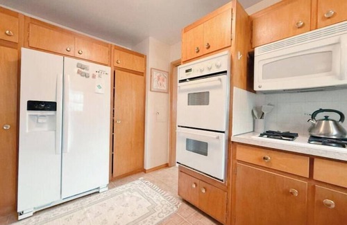 Willowick Maison | Family Home Across from Park & Pool Access